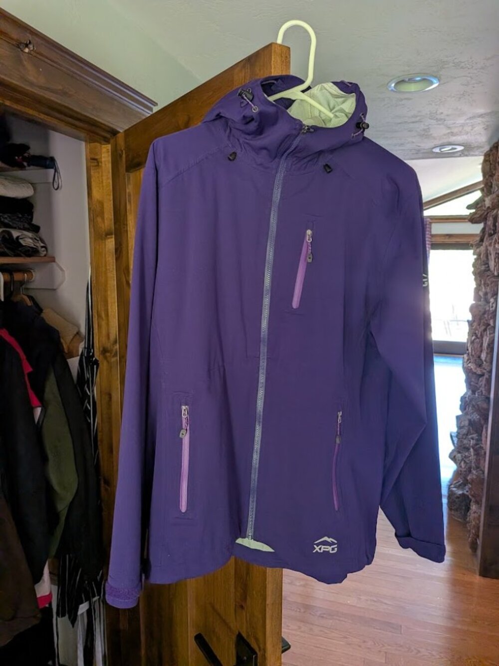 Cabela's XPG Storm's Edge Stretch Rain Jacket Women L Purple - Hooded, Full Zip